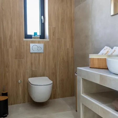 Stunning Naxos | 2 Bedrooms | Family With Sea View And Outdoor Hot Tub | Chora Naxos Βίλα *